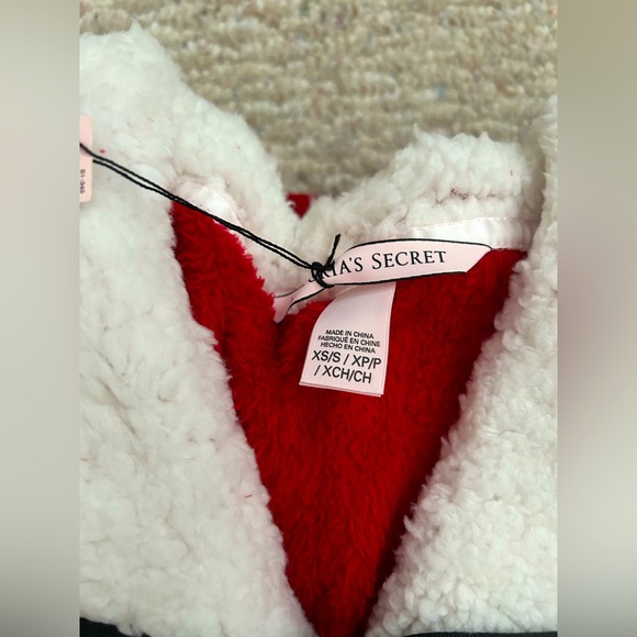 New Victoria's Secret Santa Hooded Plush Fleece Sherpa Short Robe XS/S - Picture 2 of 5